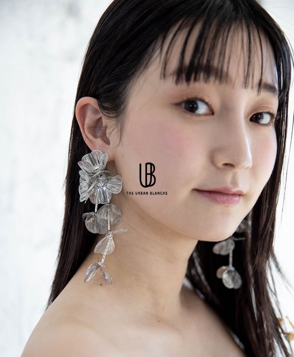【国内即発】ふわっと花びらひらくピアス♪ゴールド&シルバー! ロングメタル小花ピアス シルバー 商品番号:AC0046 東京