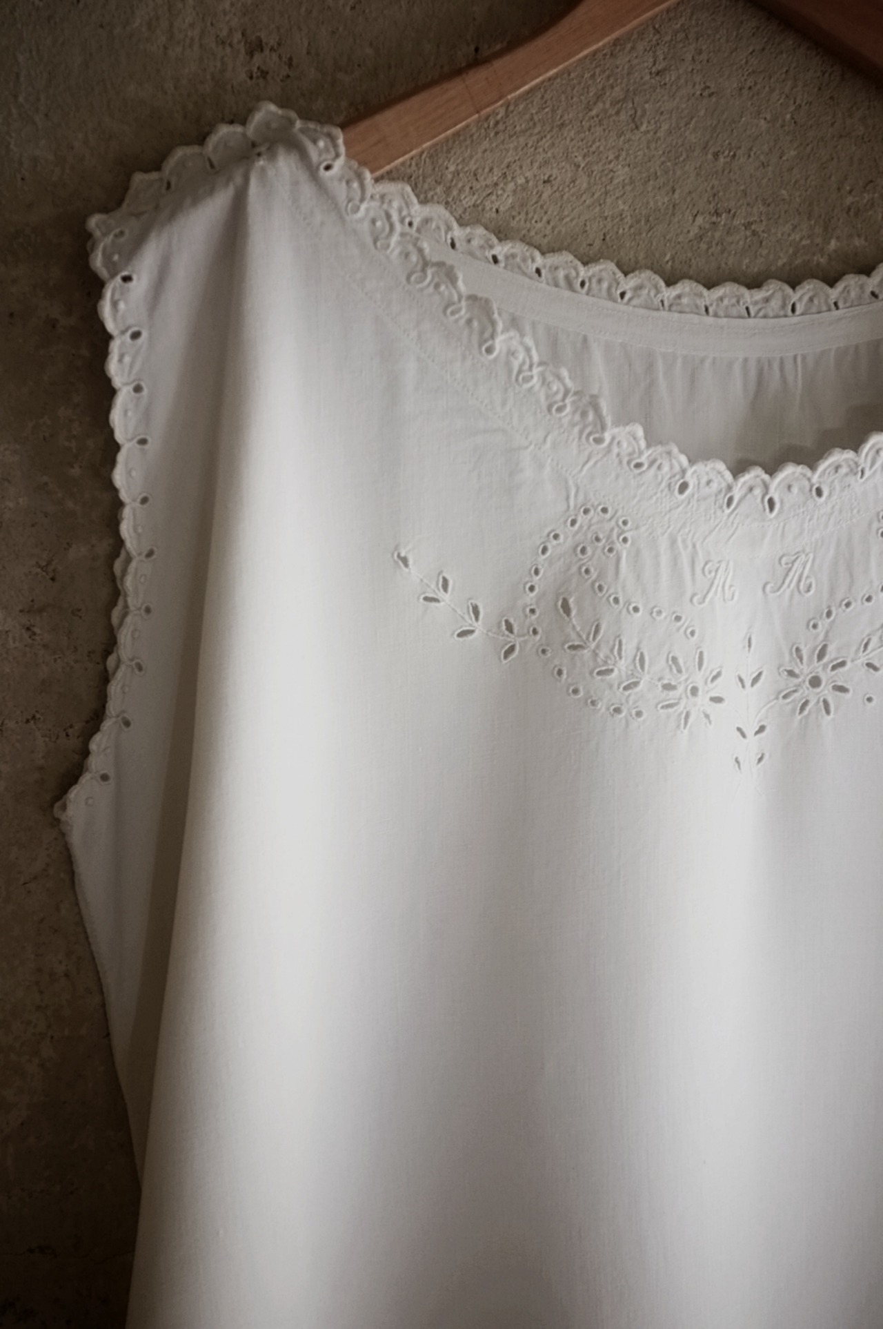 フランス 1900s リネン 植物的心臓と植物的弓矢とクピド的ワンピース  アンティーク