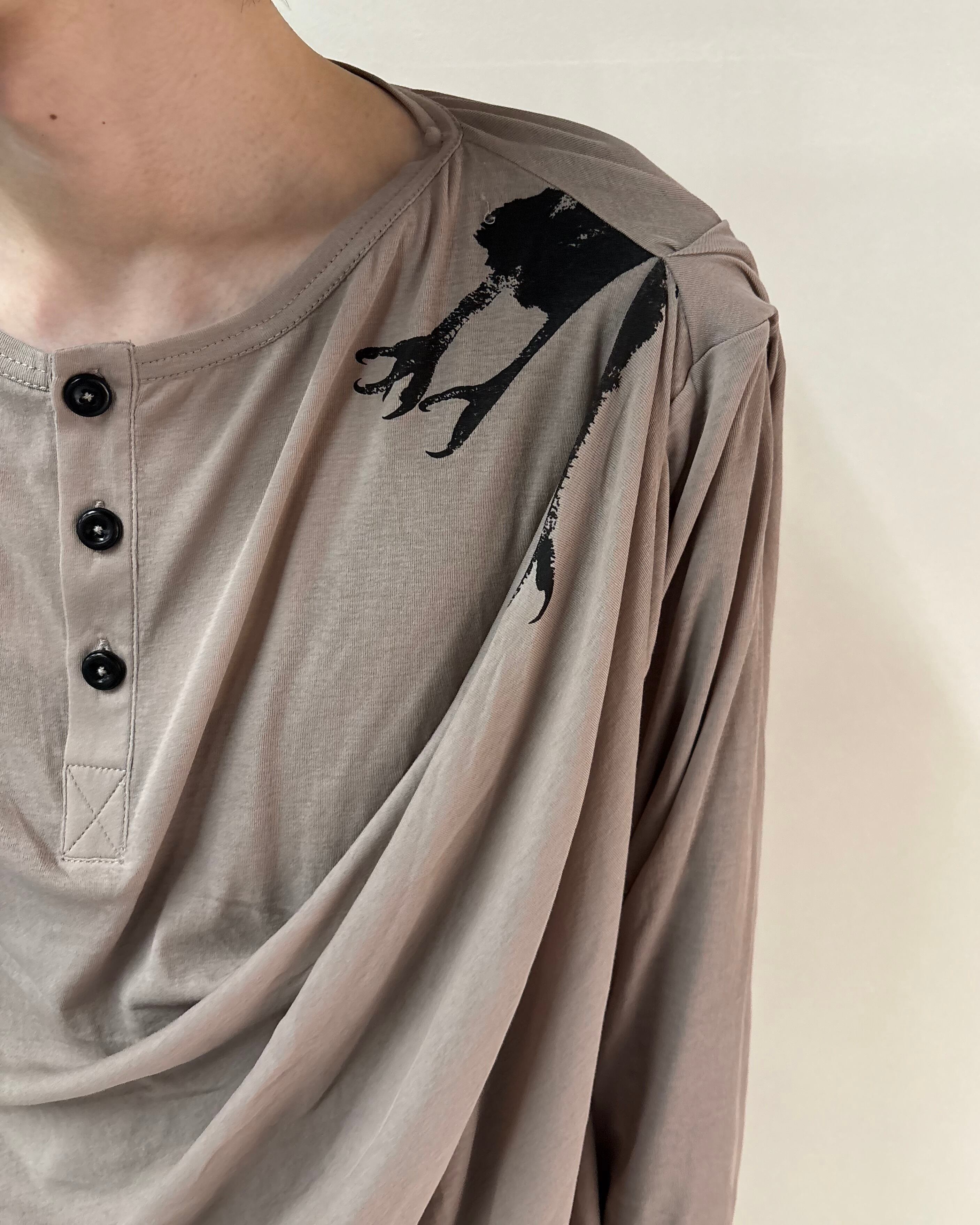 中*足様 Oscar Ouyang 26ss LONG SLEEVE TEE 26SS/Oscar Ouyang】CLAW DRAPE HENLEY LONG SLEEVE TEE | blendmarket