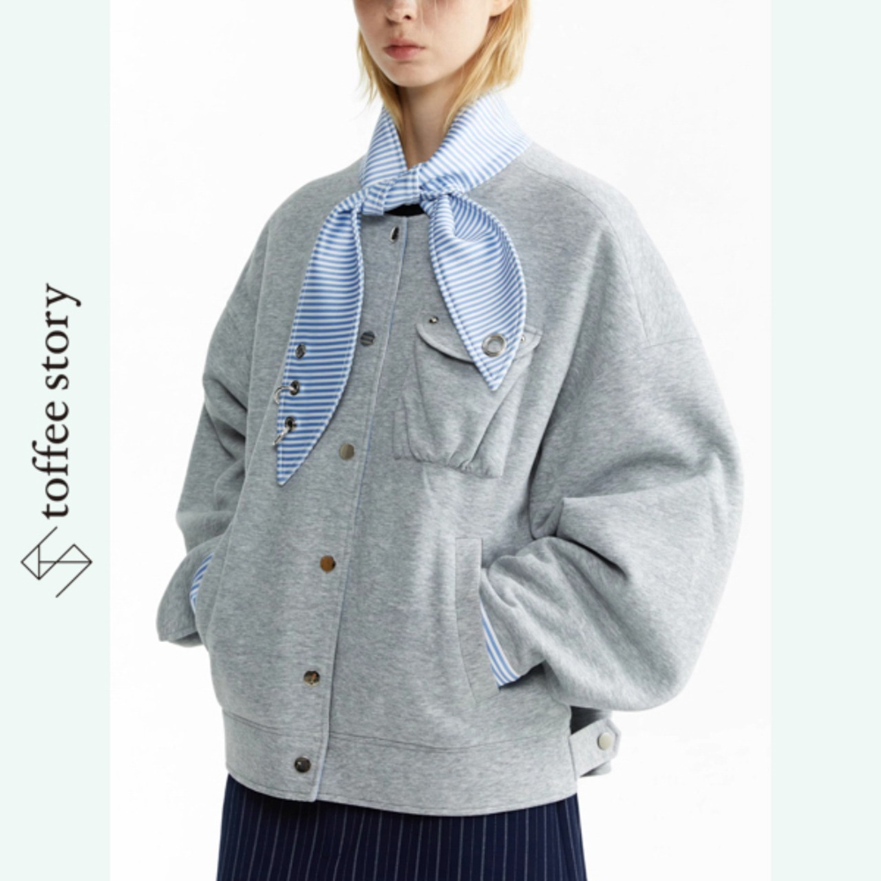 ストライプを忍ばせた灰色の構築ジャケット 《B0040》