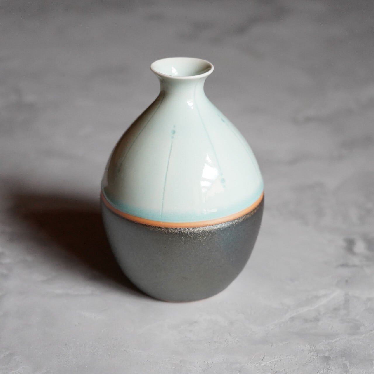 【土井雅文】鉄彩磁点線文徳利 1