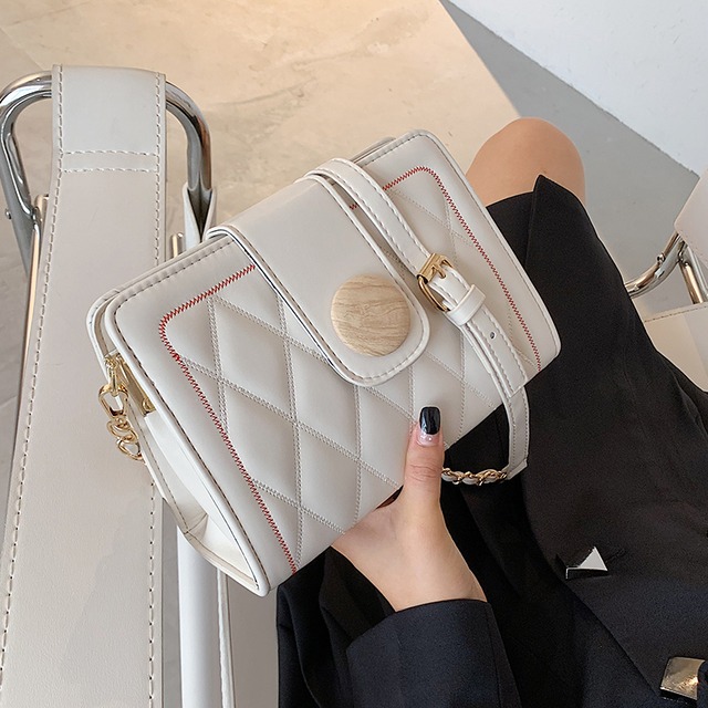 Lingge刺繍糸レディースバッグ2020新しいトレンディなファッションウエスタンスタイルワンショルダーメッセンジャーバッグワイルドチェーンスモールスクエアバッグ Tiancai_Wing_Bag8059760