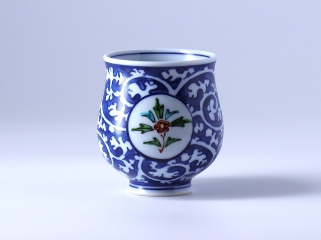 湯呑（大）　唐草丸紋