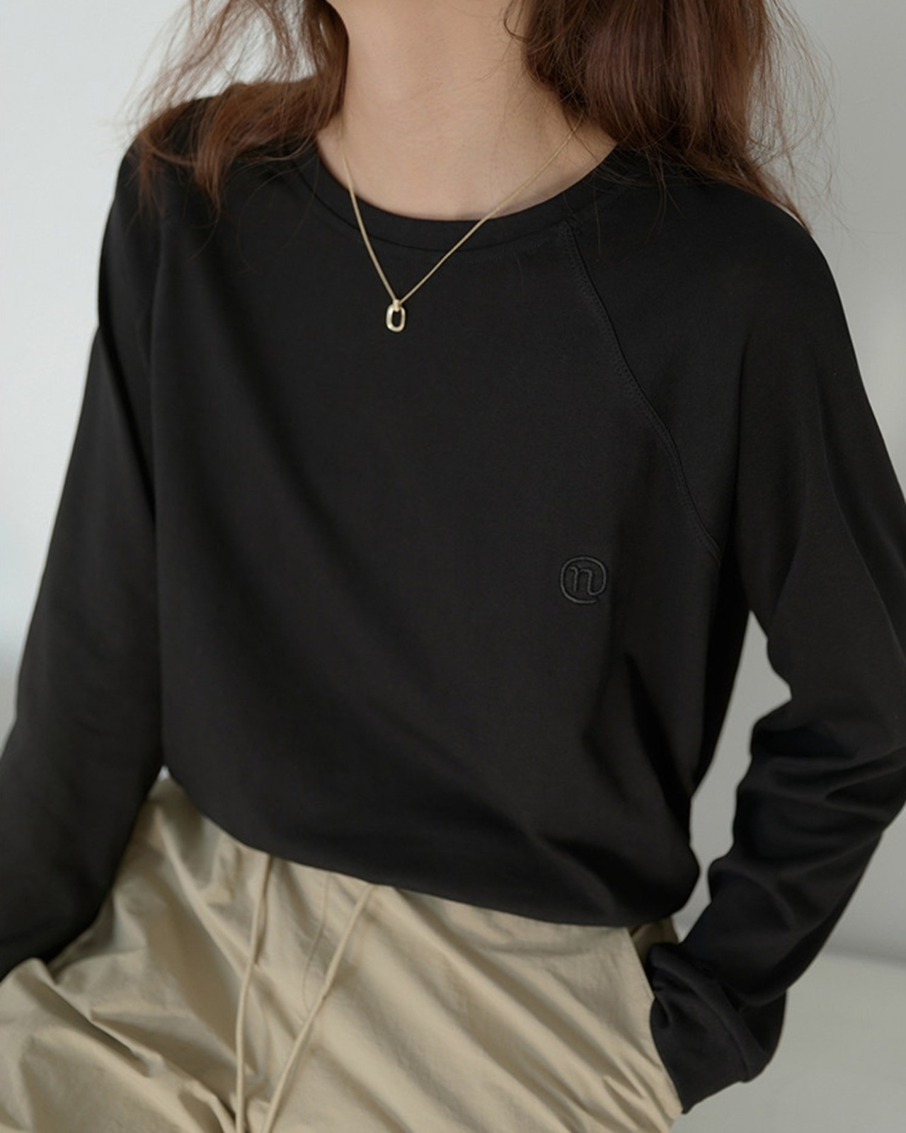 Long-sleeve side slit t-shirt L0118
