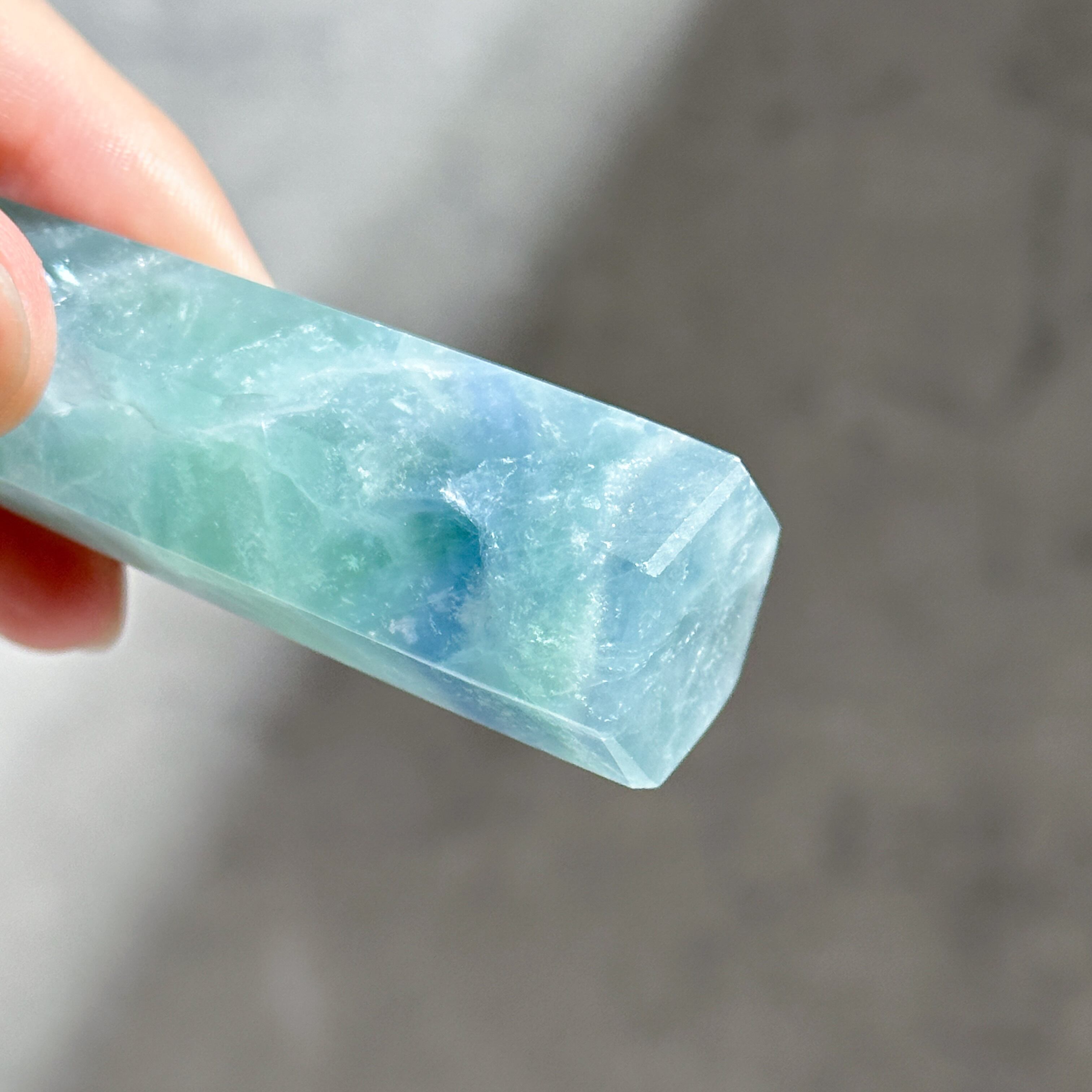 ブルー、グリーンフローライト タワー型03◇ Rainbow Fluorite