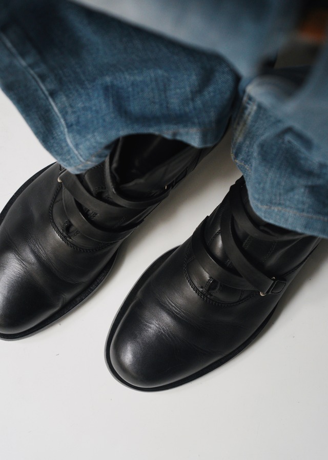 00’s GUCCI belted leather boots