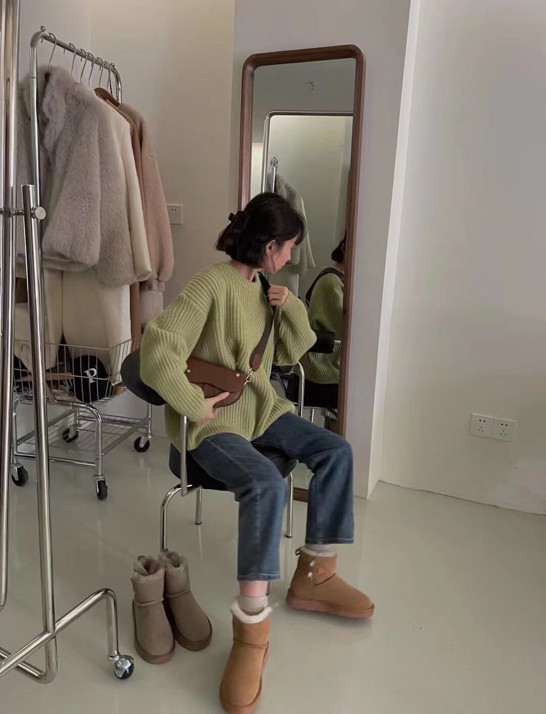 クルーネックカラーニット　AJ2205-513