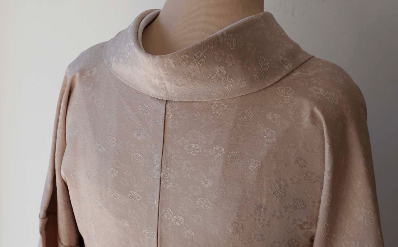 袷】灰梅地 桜地紋 色無地 | 大山キモノ・ちぇらうなぼるた