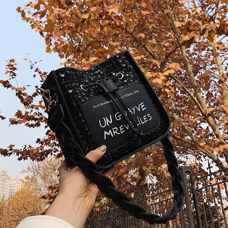 オータムウィンターレッド 秋物 冬物 メッセンジャーバッグ Tiancai_Wing_Bag93782485839