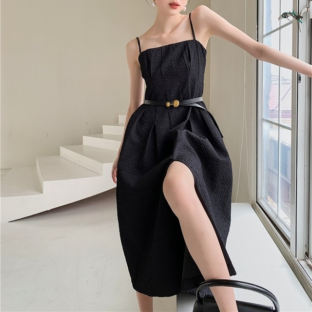 ワンピース レディース 送料無料 キャミワンピース フレアワンピース ロング丈 ミモレ丈 スリット ハイウエスト ウエストマーク デコルテ 袖なし スパゲッティストラップ Aライン 体型カバー 脚長 細見え 美脚 スタイリッシュ 大人女子 カッコイイ かっこいい セクシー 大人 上品 エレガント お洒落 おしゃれ きれいめ シンプル こなれ感 抜け感 黒色 ブラック 無地 単色 春服 夏服 普段使い 重ね着 パーティードレス お呼ばれドレス 食事会 パーティー衣装 20代 30代 デート おでかけ モテ