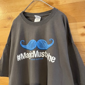 【GILDAN】Tシャツ ヒゲ 髭 magicmustache ロゴ バックプリント XL ビッグサイズ  US古着