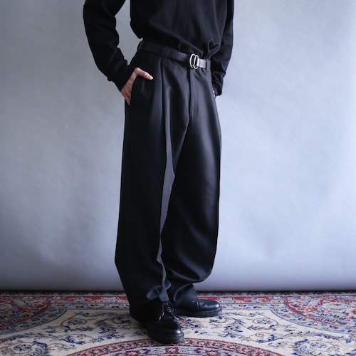 3-tuck tapered silhouette black wide slacks