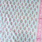 ブロックプリント生地【50cm単位】インド綿 片耳ボーダー付き 小花柄 白×エメラルドグリーン×ピンク #19437-GR2【再入荷】