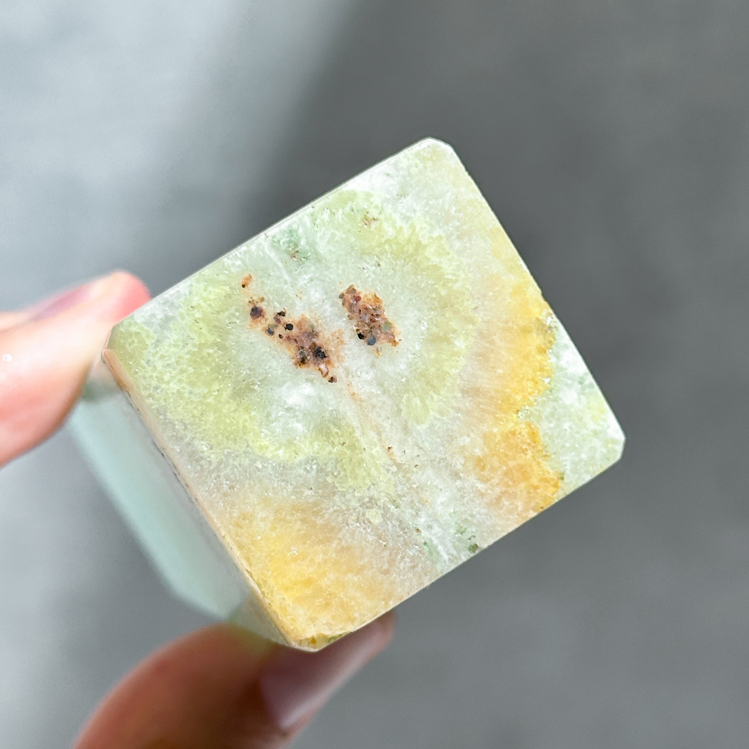 ピスタチオカルサイト タワー31◇ Pistachio Calcite ◇天然石・鉱物