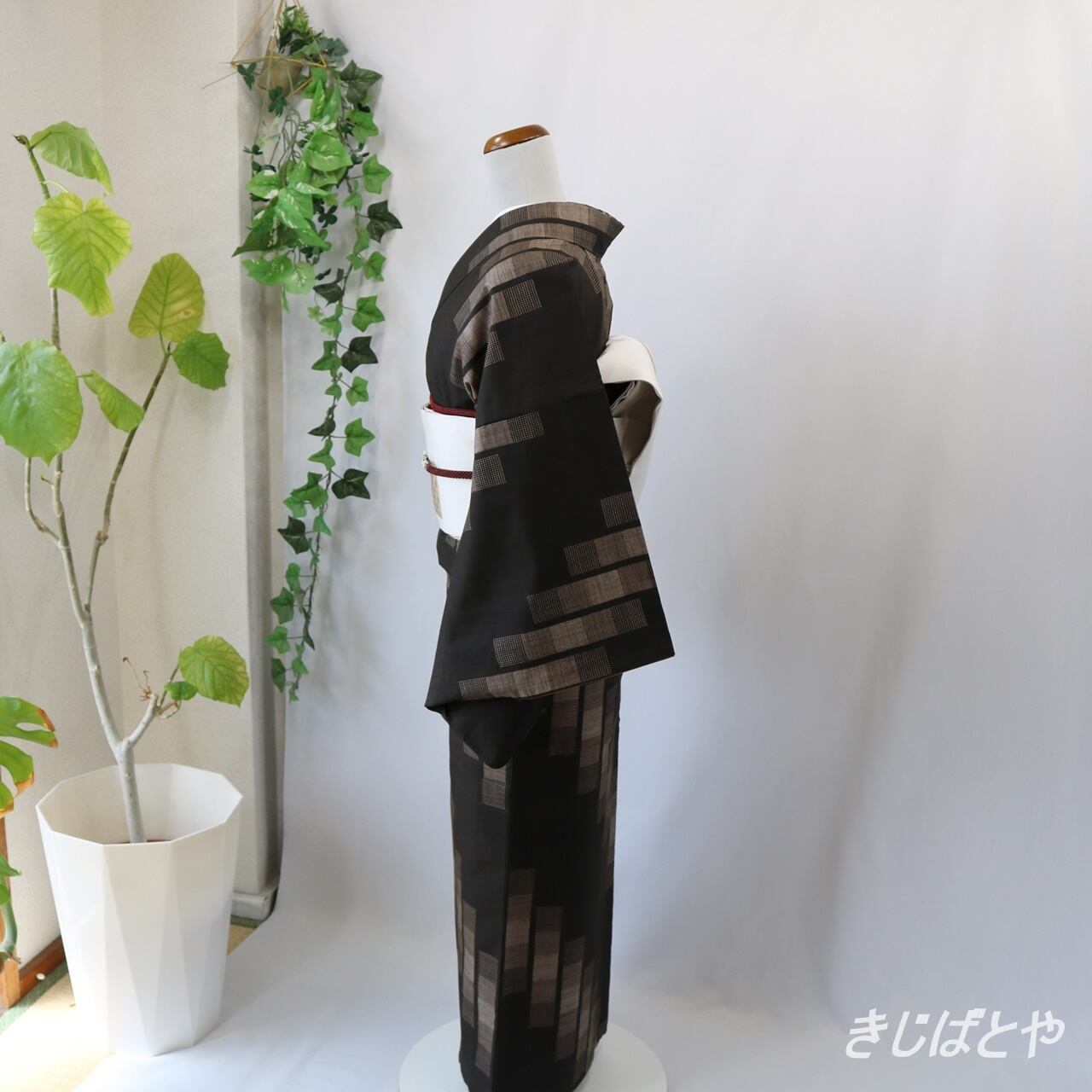 大島紬 暗鳶に四角ずらし 袷 | きじばとや