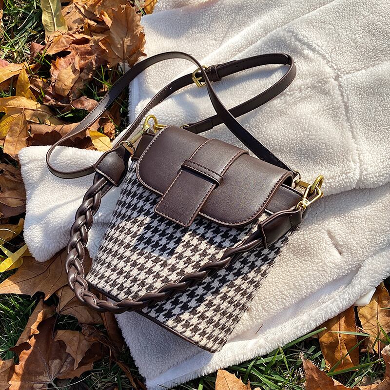 スタンダードオータムウィンターレッド レトロ 秋物 冬物 メッセンジャーバッグ Tiancai_Wing_Bag60322017411