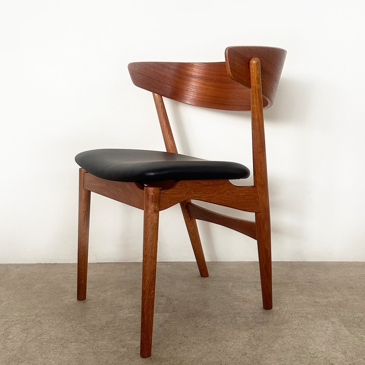 Dining chair Sibast No.7 Chair / CH058-2 | situraeru