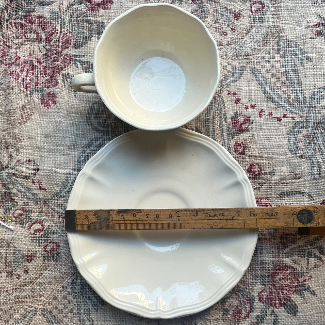 フランス製 ヴィンテージ 食器】サルグミンヌ 花リム カップ＆ソーサー