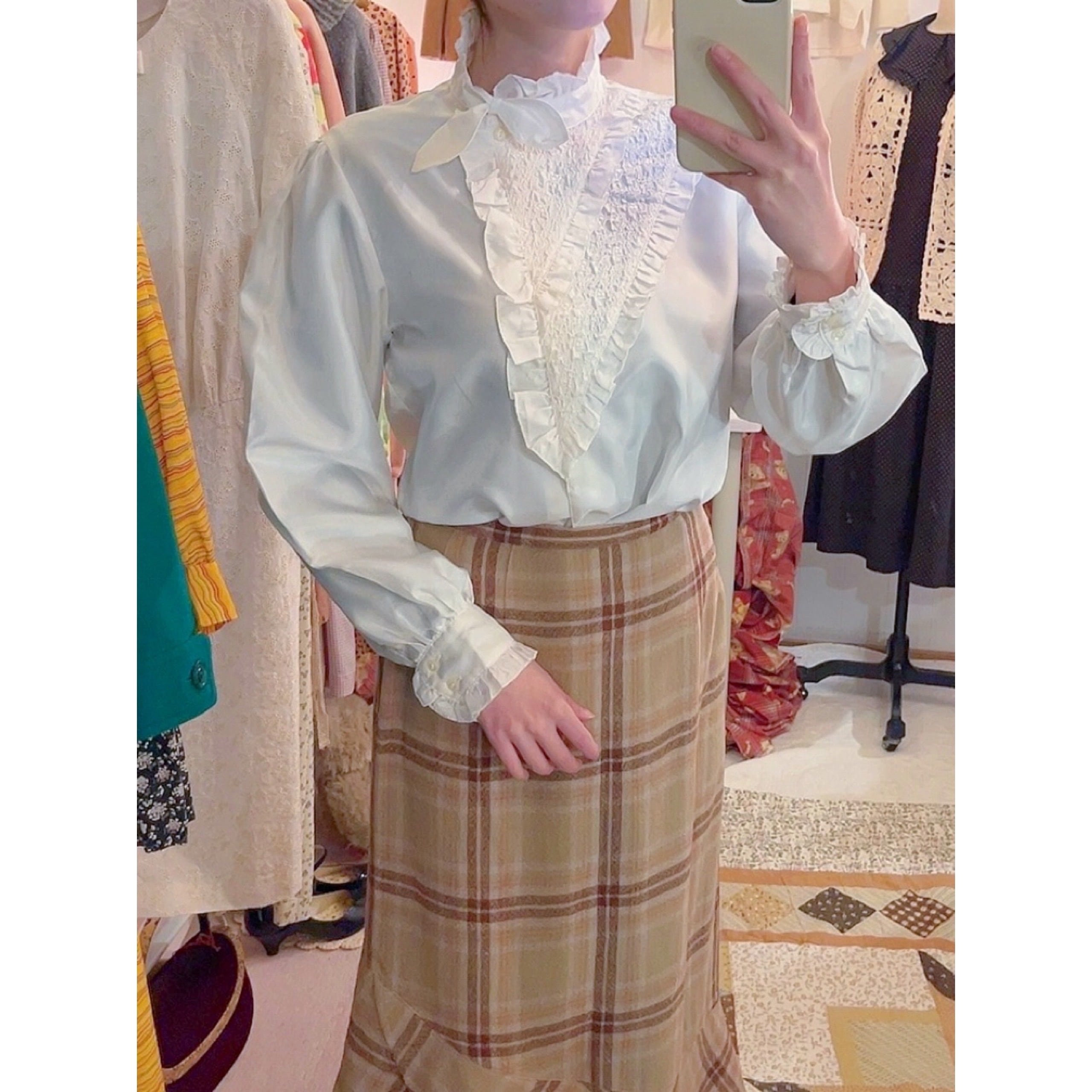 triangle frill mini scarf white blouse