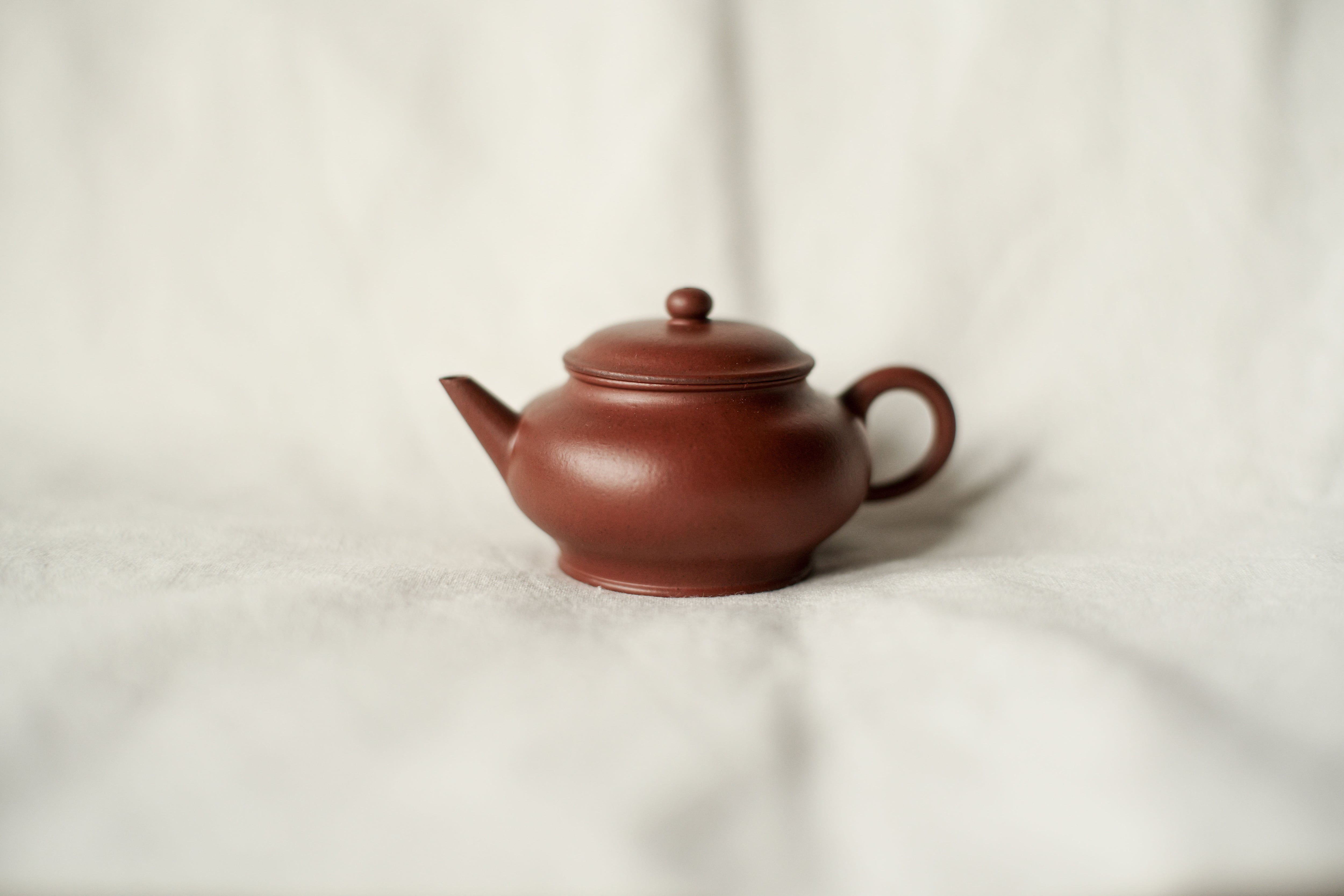 宜興紫砂壺「扁燈」（約75cc・全手工）・趙莊朱泥嫩鉱/老鉱ブレンド