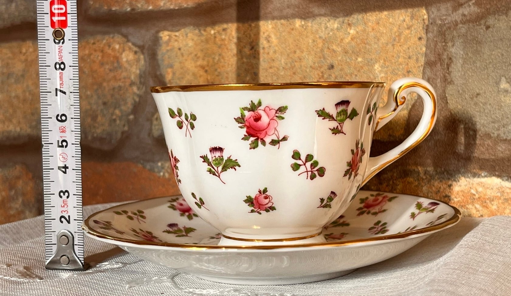 ロイヤルチェルシー ピンクの花柄 ティーカップ&ソーサー