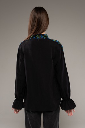 ウクライナ刺繍ヴィシヴァンカ　手刺繍　麻　レディース・フリーサイズ