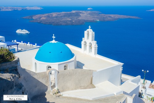 【送料無料】A4～A0版アート絶景写真「ギリシャ、サントリーニ島の青い教会 A」
