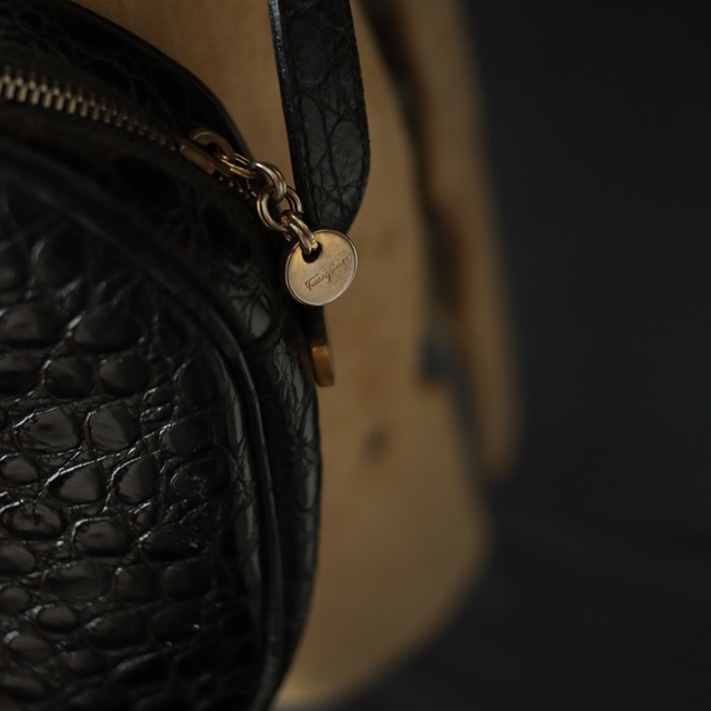 vintage salvatore ferragamo cross body bag/ ショルダーバッグ