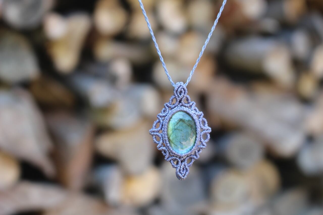 Labradorite micro macrame design pendant