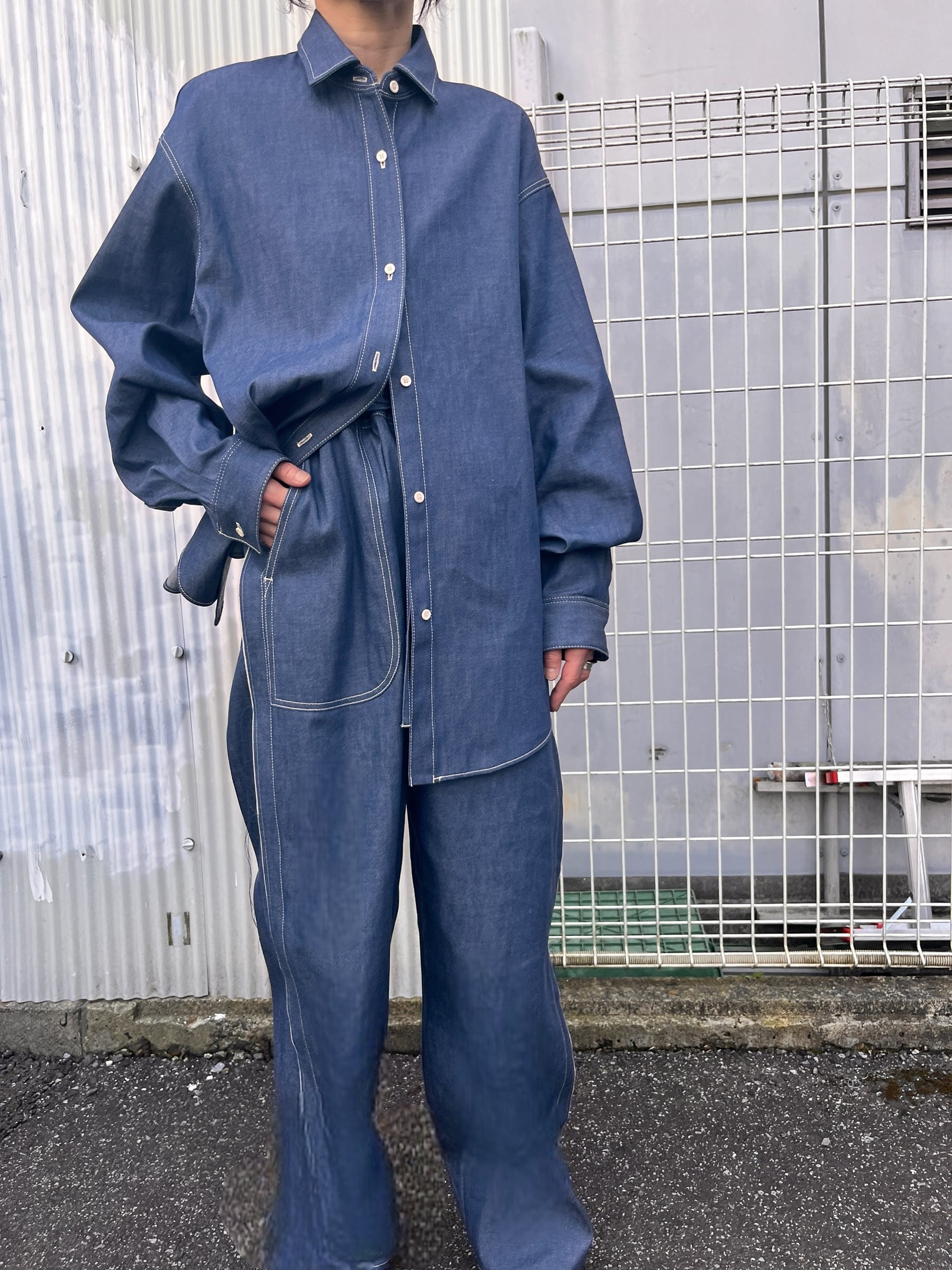 pelleq  [LIGHT DENIM EASY TROUSERS]