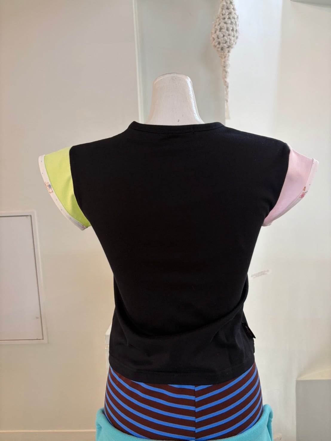 トップス Ans Dotsloevner FRILLED TINY TEE / BLACK Ans Dotsloevner TINY TEE | itimi