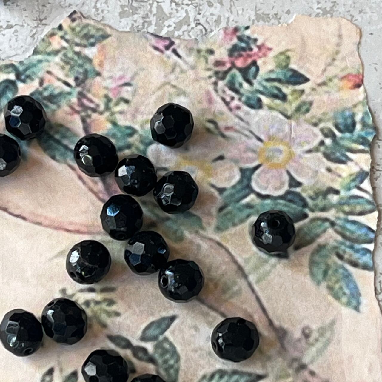 vintage《ガラス ビーズ》ブラックファセットビーズ/約1cm 2個