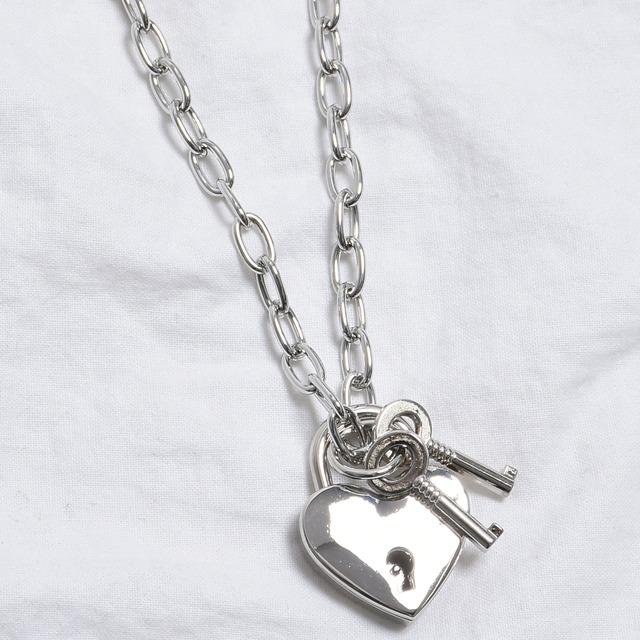 【1/22新着】ハートKEYネックレス