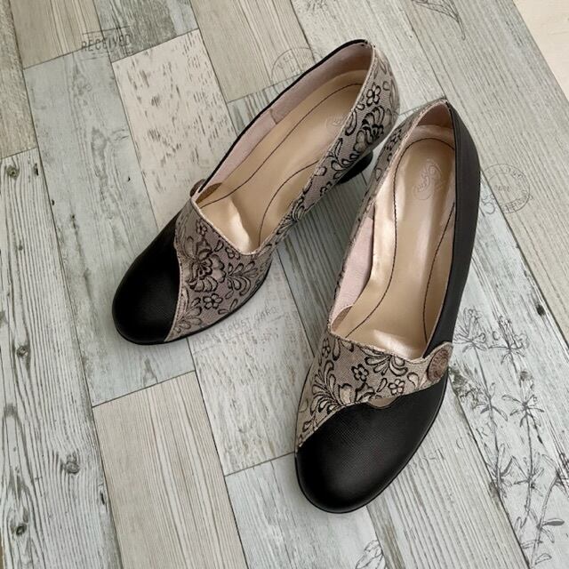 アンティークボタンラウンドトゥパンプス