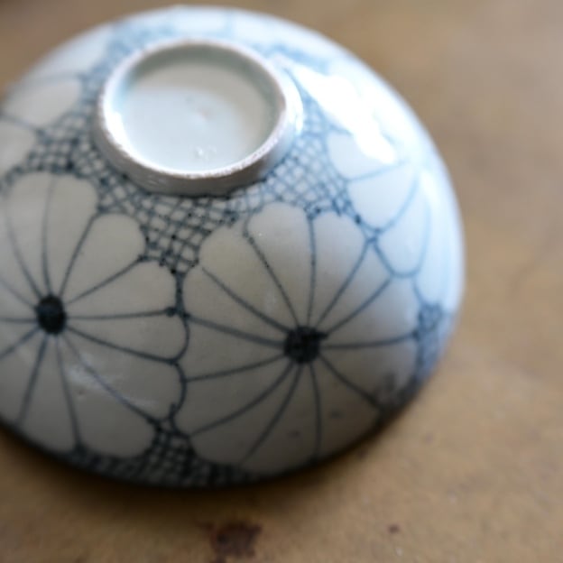 50941】古伊万里染付 菊もよう 茶碗 江戸/ Imari Sometsuke Bowl /Edo