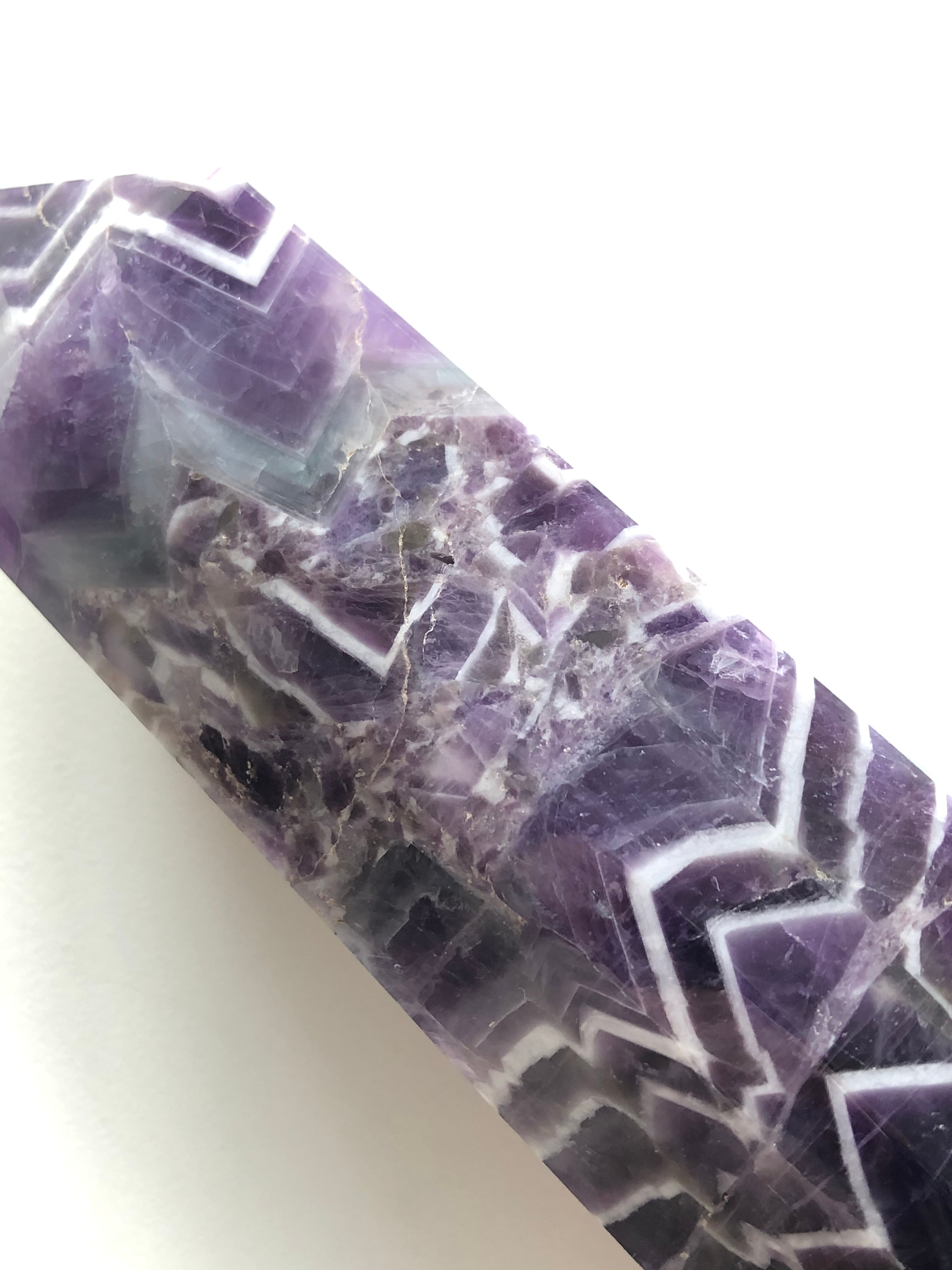 シェブロンアメジストの大きなポイント(17.5センチ！) | 虹色の星