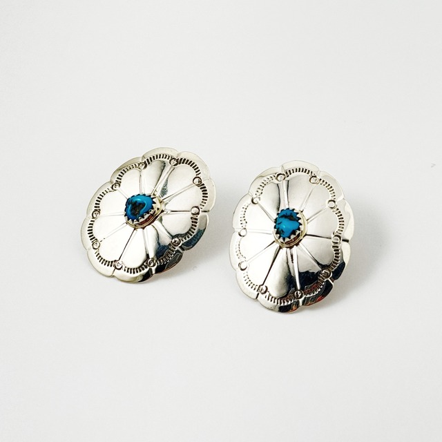《Indian Jewelry》 ターコイズ センター イン オーバル コンチョ ピアス