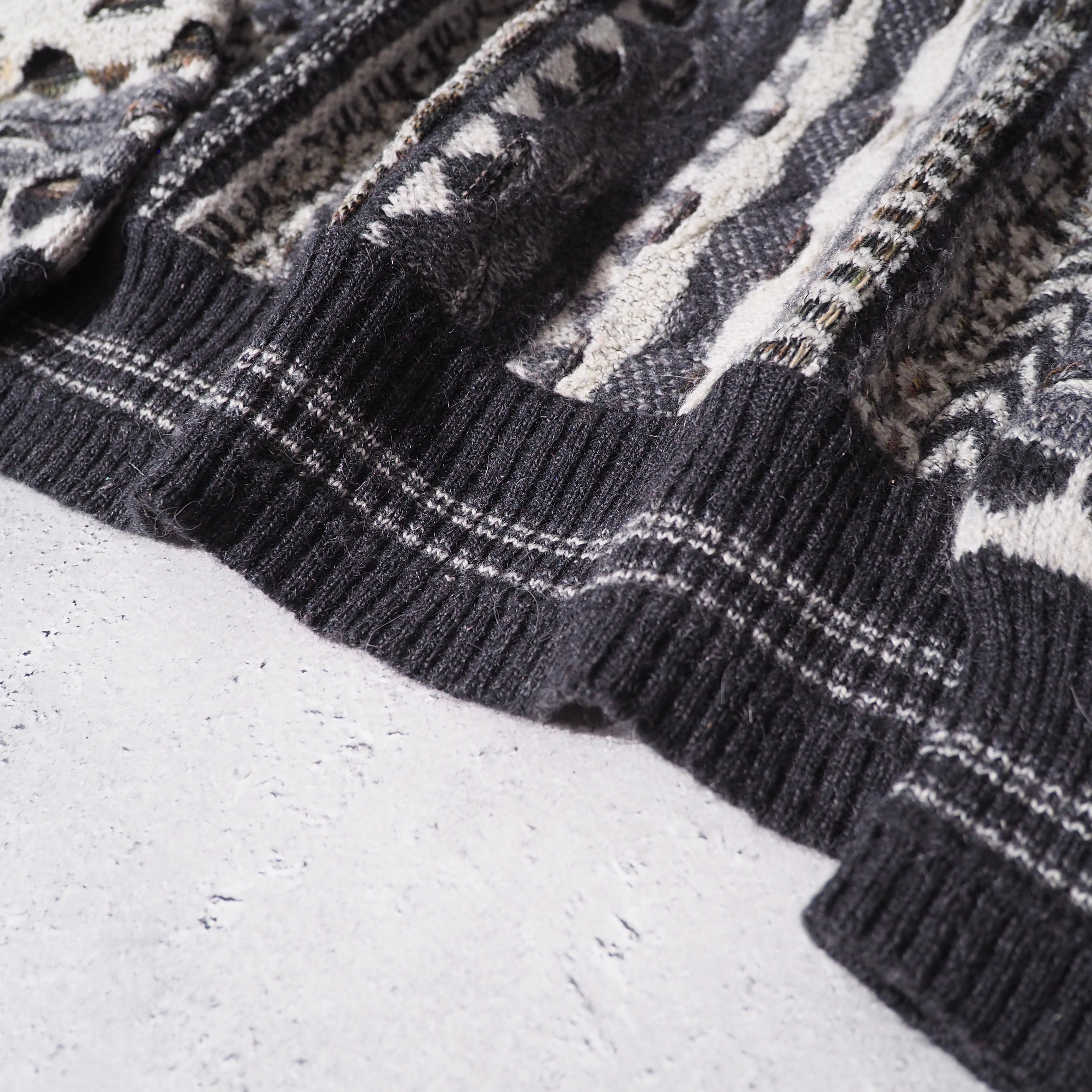 1990s " Made in Italy " Monotone all Over Embbossed vintage loose 3D knit