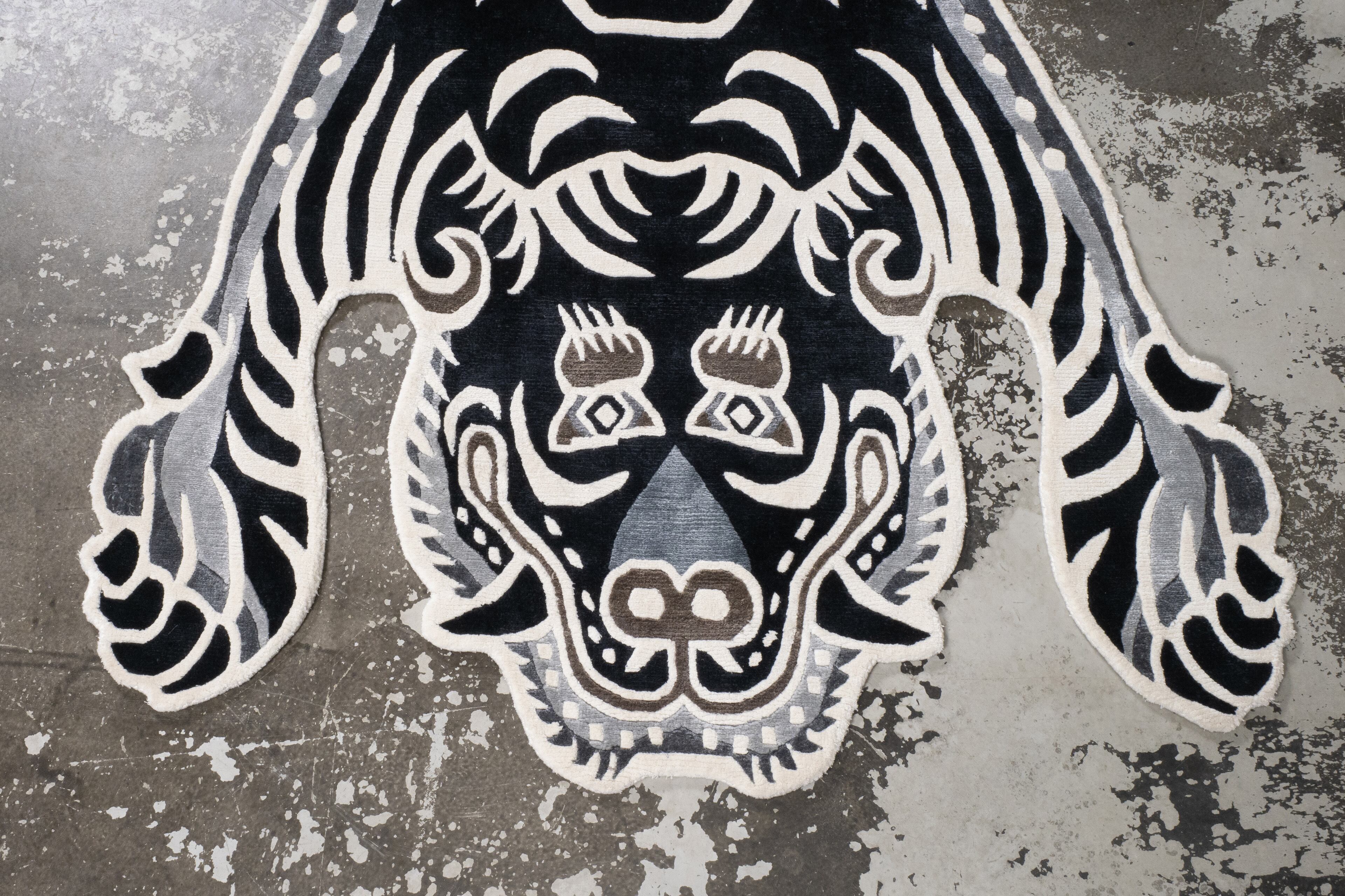 TIBETANTIGER RUG チベタンタイガーラグ Tibetan Tiger Rug 《Lサイズ•シルク•オリジナル•モノクロバージョン