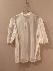 カットワークリネンホワイトブラウス