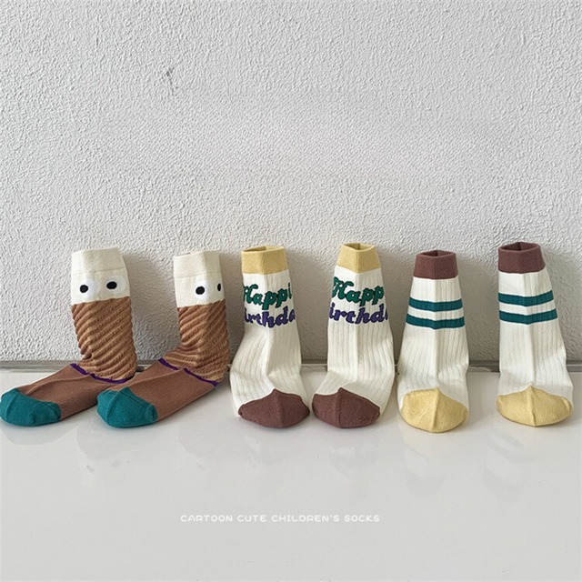 【即納】目玉がかわいいブラウンのクルーソックス 3足セット