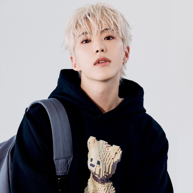 トレカ付き！★SEVENTEEN ホシ 着用！！【ACME DE LA VIE】BLOCK BEAR HOODIE - 2COLOR