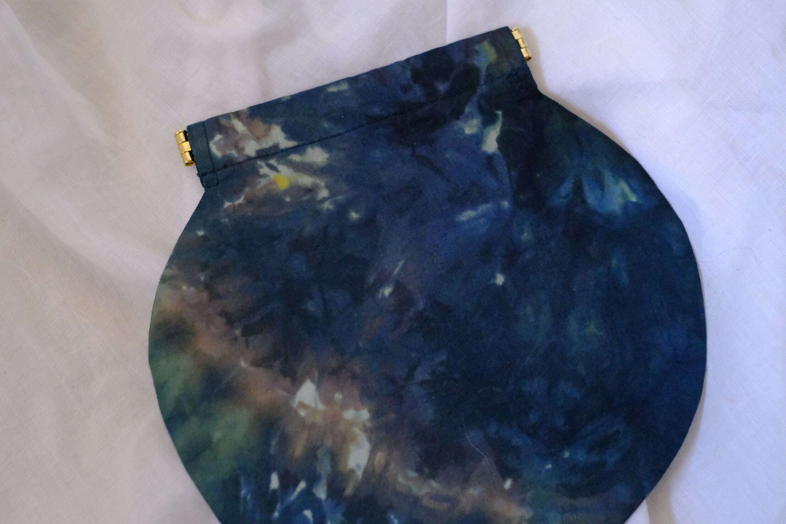 バネ口ポーチ　o-0529