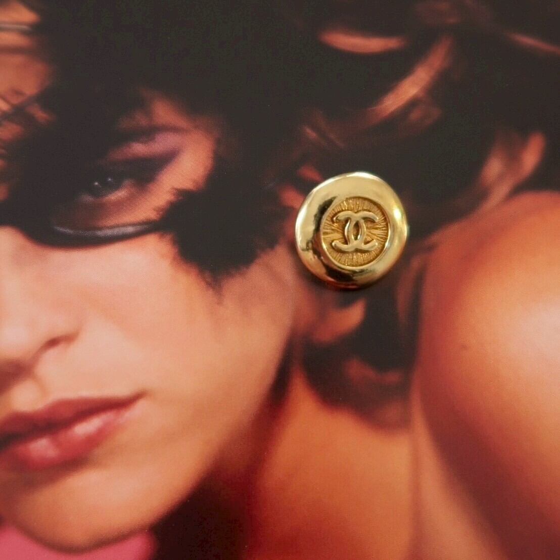 VINTAGE CHANEL BUTTON】ゴールドフレーム バックインパクト ココ