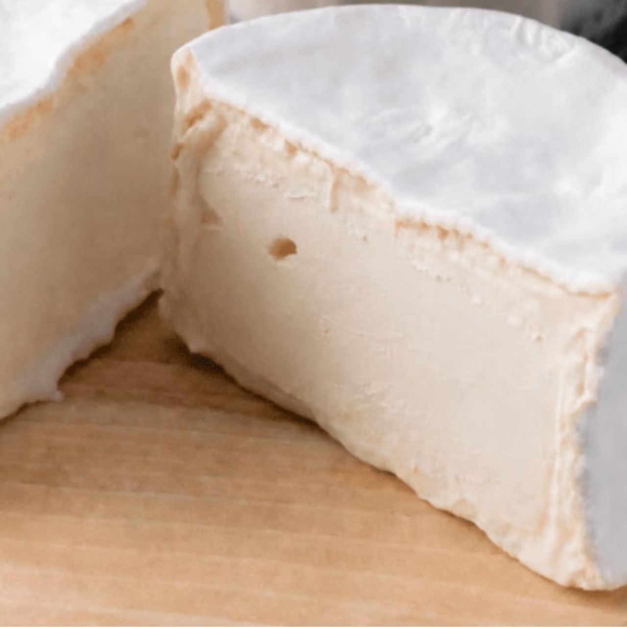 フランス産 ピエール・ロベール 125g|グラスフェッド トリプルクリーム 白カビチーズ|濃厚クリーミー・とろける口どけ|Pierre Robert French Triple Cream Grassfed Cheese