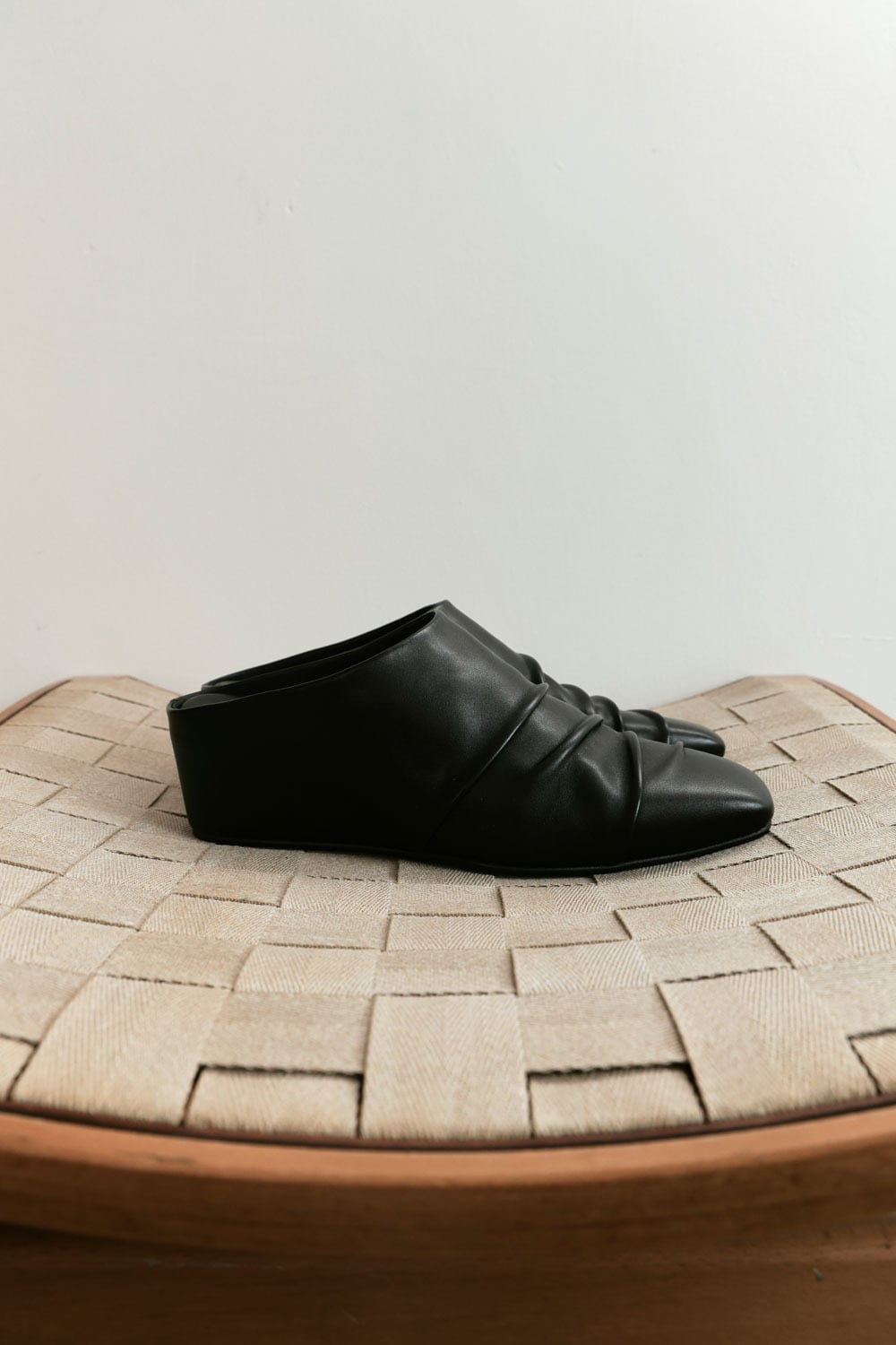 Studio Doe／Pleated Heeled Slippers | polne