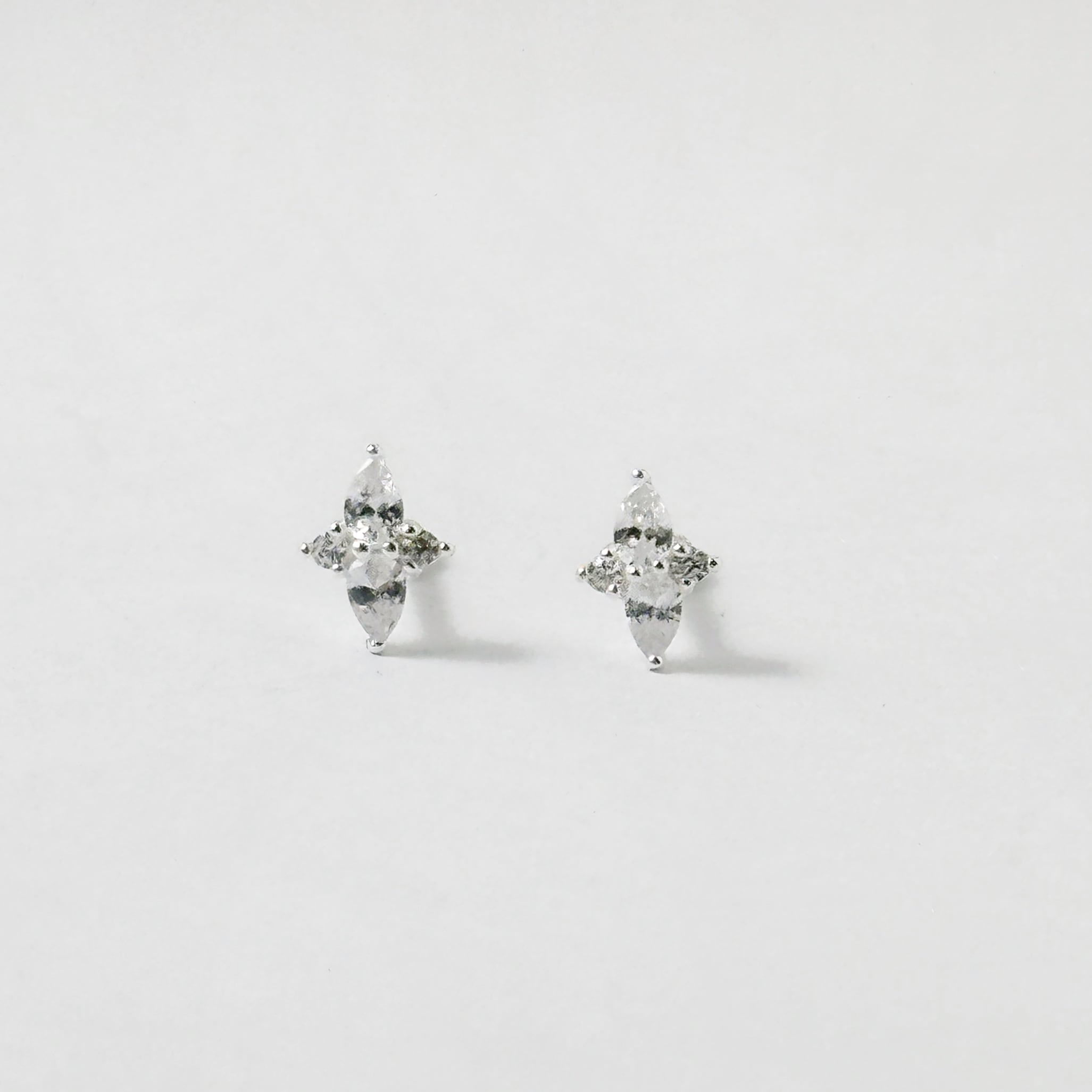 ルミナスター ジルコニア スタッド ピアス