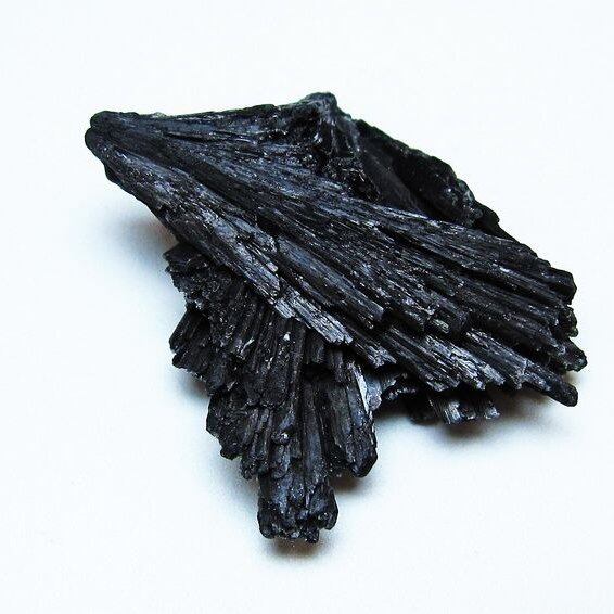 ブラック カイヤナイト 原石 一点物 171-7511