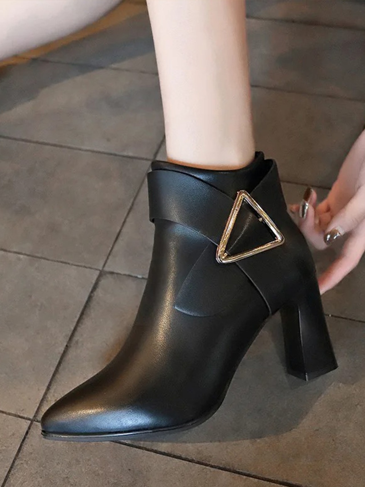 【0300】 Buckle Design Short Boules Shoes