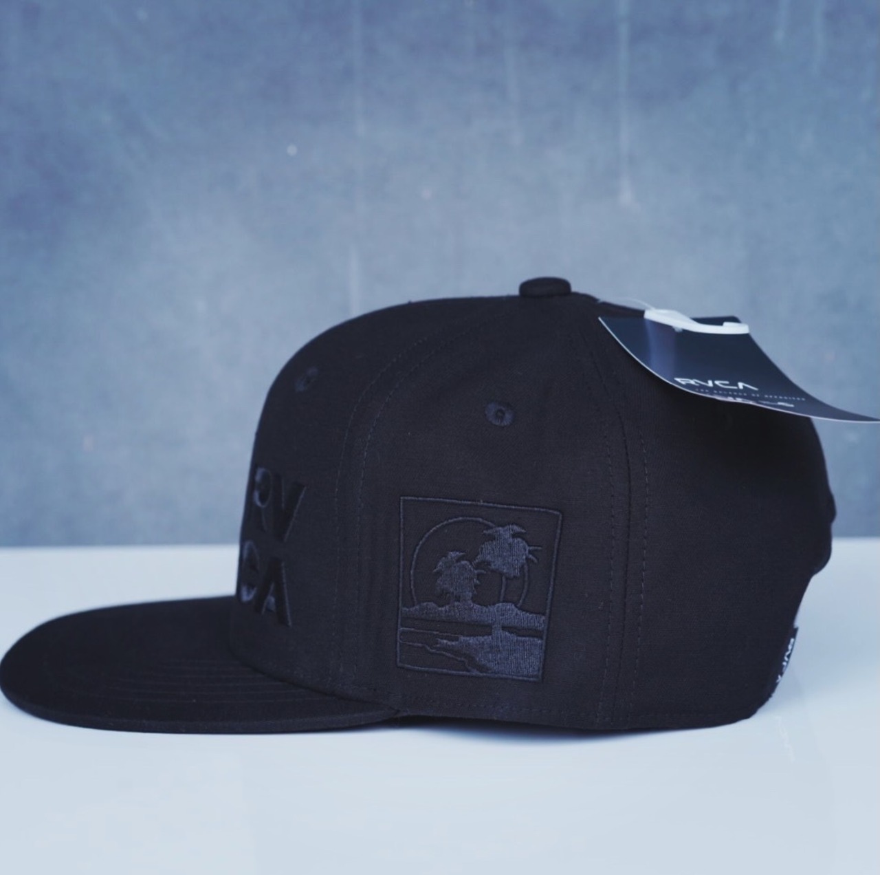 【gifthat別注】RVCA TWILL SNAPBACK